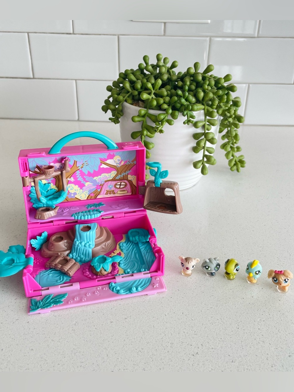Hasbro LPS Littlest Pet Shop Teeniest Tiniest Outback